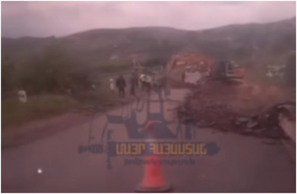 Որոշել են ասֆալտ փռել ու դա անել մարդկանց նյարդերի ու առողջության հաշվին (տեսանյութ)